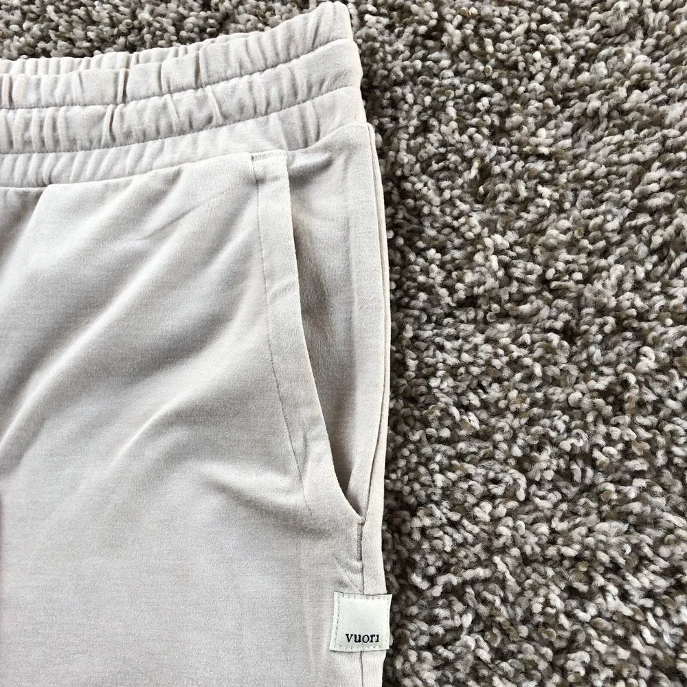 Vuori Halo Essential Wide Leg Pants Womens Size Medium Ecru Heather Colorway EUC